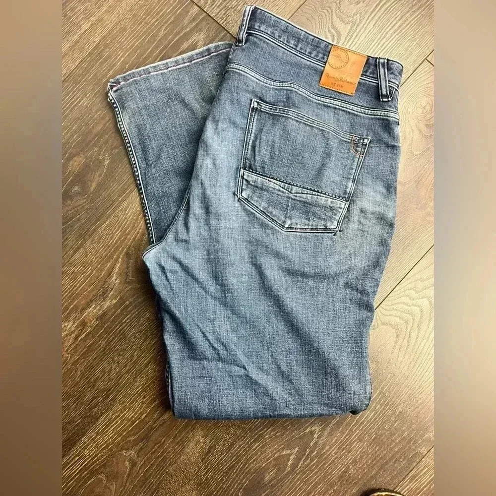 Tommy Bahama Men's Classic Fit Straight Leg Blue Denim Jeans Size 40 X 32